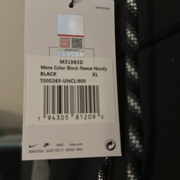 NWT North Carolina Nike Hoodie - Picture 2 of 4